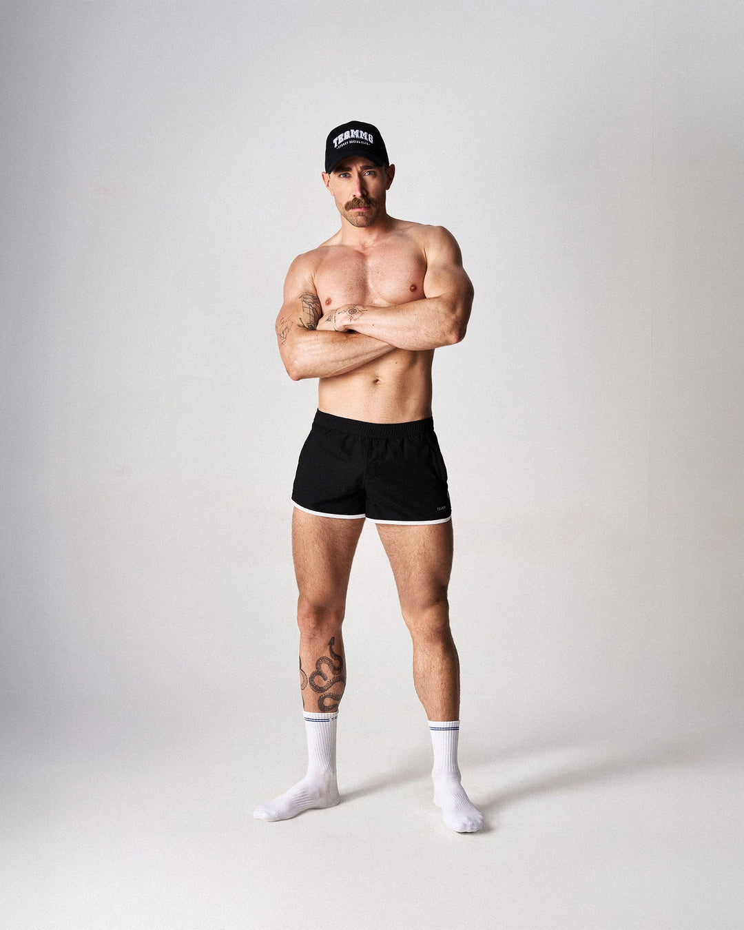 TEAMM8 SSC Legacy Scallop Short in black – contrast piping side split athletic short