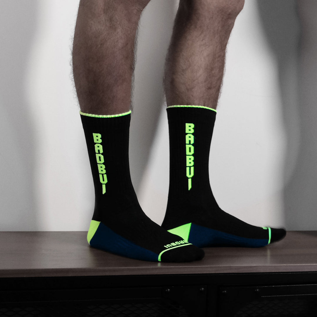 BADBUI Compression Sock in jet black navy neon yellow – men's athletic colorblock compression sock