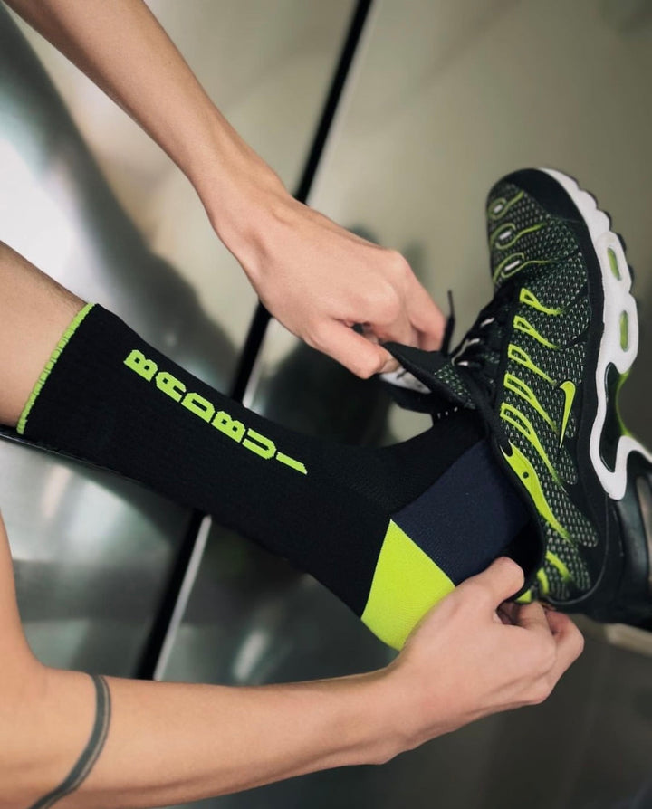 BADBUI Compression Sock in jet black navy neon yellow – men's athletic colorblock compression sock