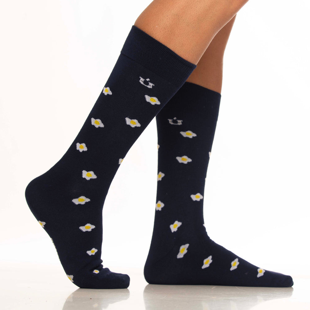 Mundo Unico men's blue modal casual socks Huevito with fried egg miniprint – detail view