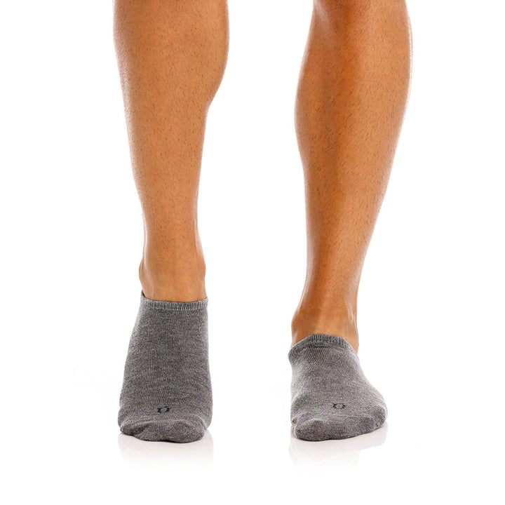 Mundo Unico men's grey no-show cotton socks Acebo with logo detail – front view