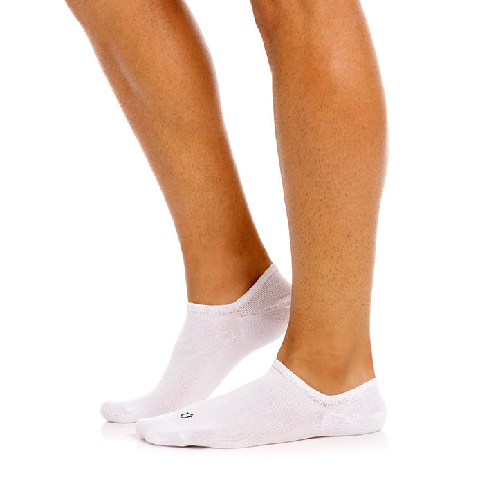 Mundo Unico men's white no-show cotton socks Vaho with logo detail – back view