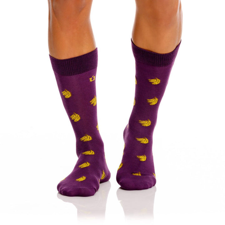 Mundo Unico men's purple modal casual socks Guineos with banana miniprint – front view