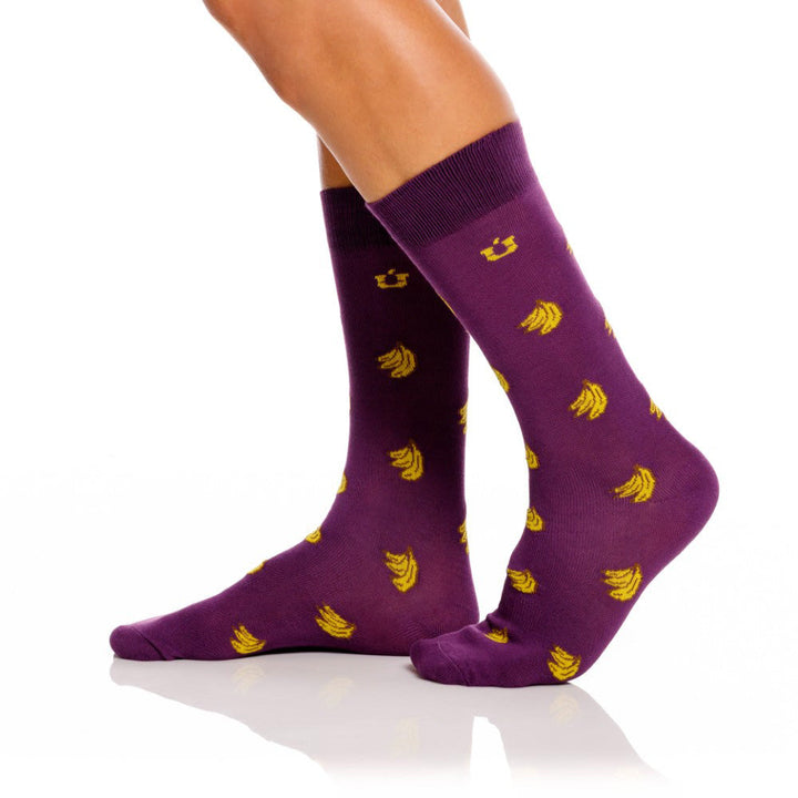 Mundo Unico men's purple modal casual socks Guineos with banana miniprint – back view