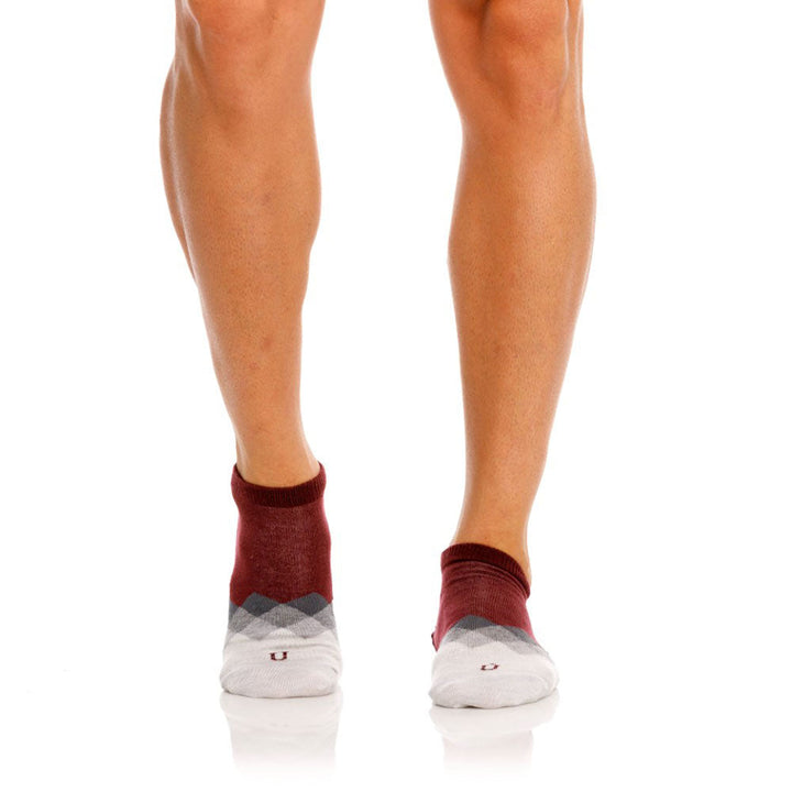 Mundo Unico Atenas Men's Ankle Socks in Wine – men's socks Handmade in Colombia