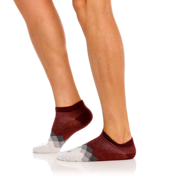 Mundo Unico Atenas Men's Ankle Socks in Wine – men's socks Handmade in Colombia