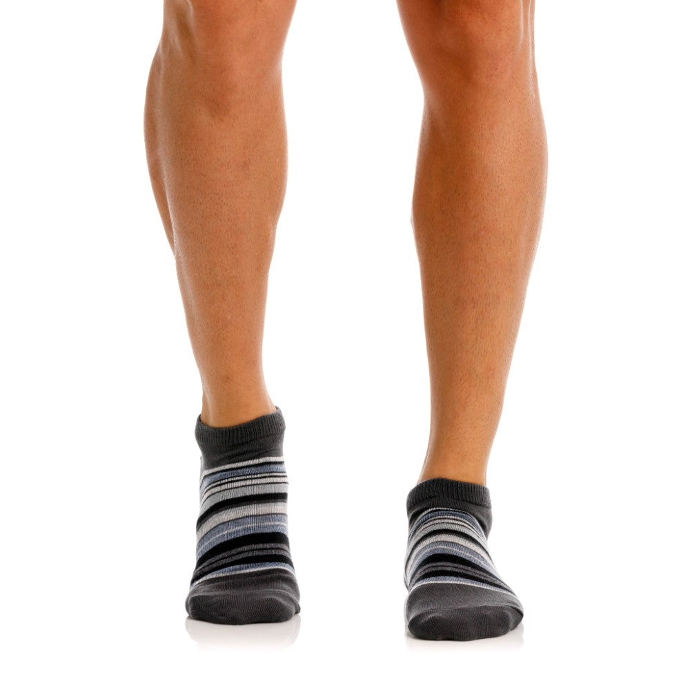 Mundo Unico Isla Men's Ankle Socks in Gray – men's socks Handmade in Colombia