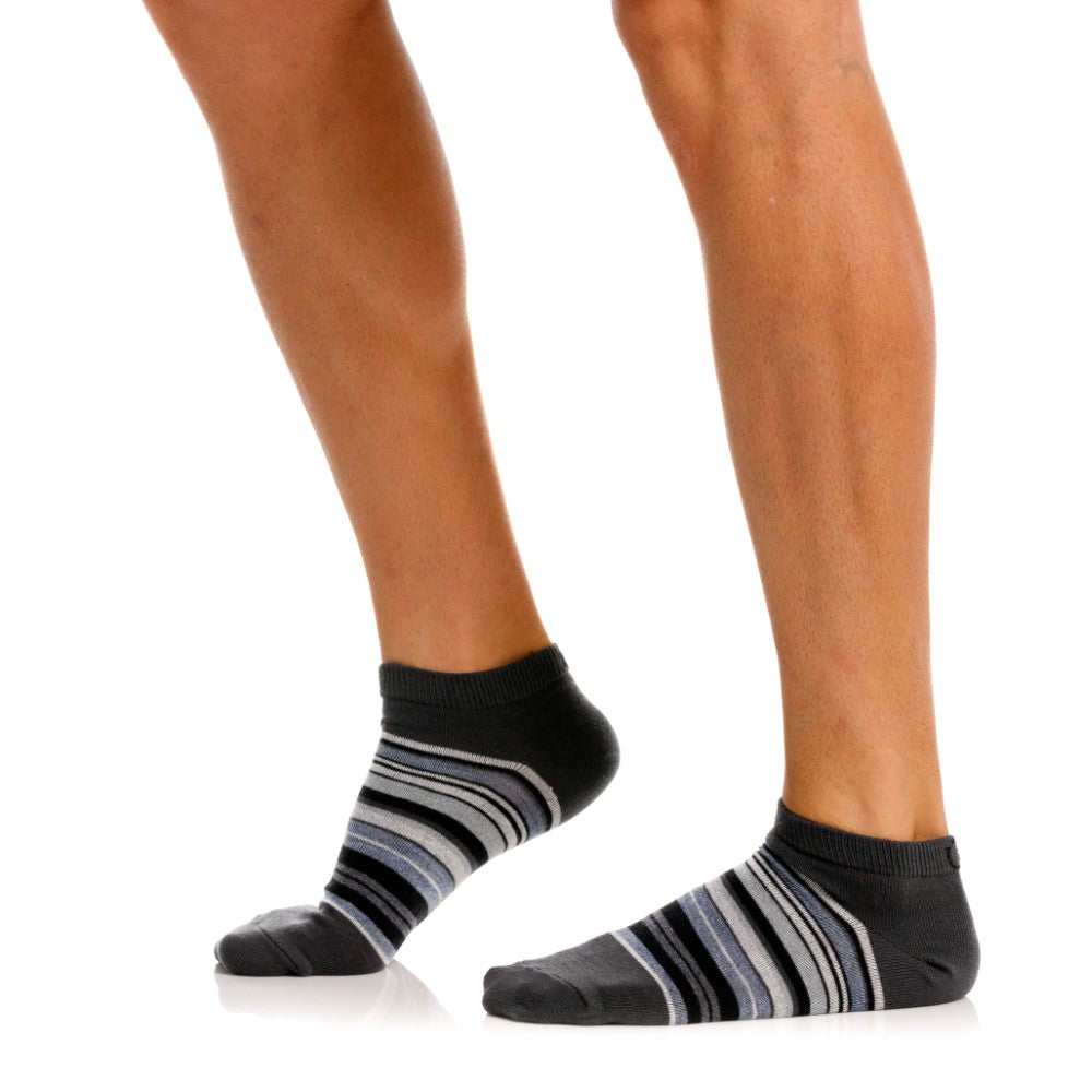 Mundo Unico Isla Men's Ankle Socks in Gray – men's socks Handmade in Colombia