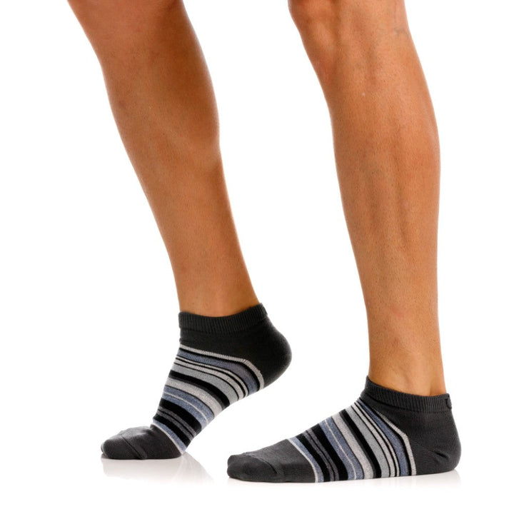 Mundo Unico Isla Men's Ankle Socks in Gray – men's socks Handmade in Colombia