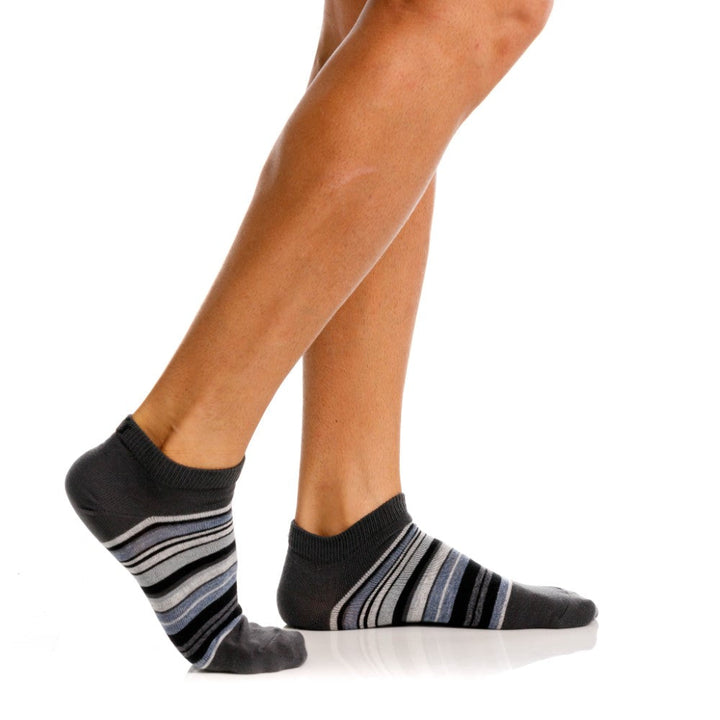 Mundo Unico Isla Men's Ankle Socks in Gray – men's socks Handmade in Colombia