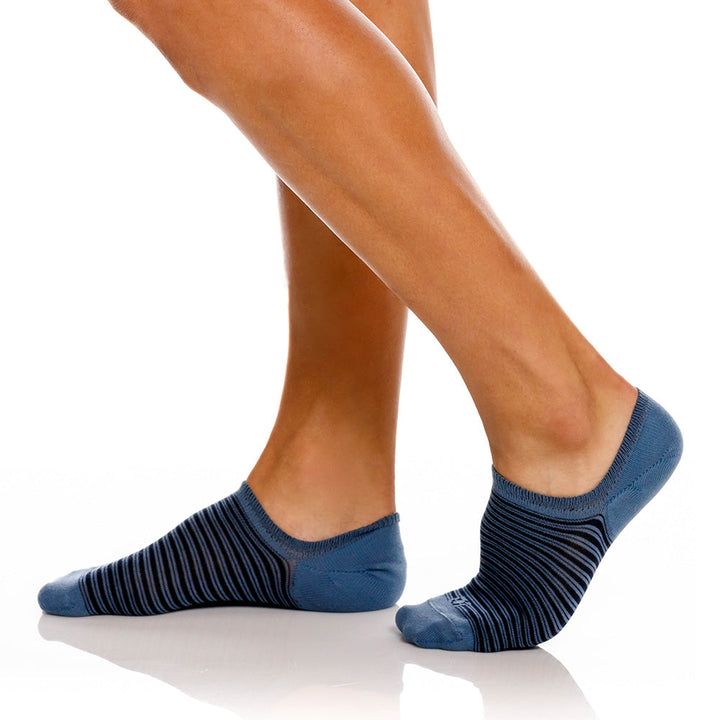 Mundo Unico men's Hedera no-show socks blue detail close-up