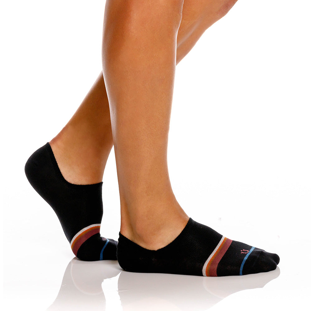 Mundo Unico men's black no-show cotton socks Zéfiro with white and red detail – detail view