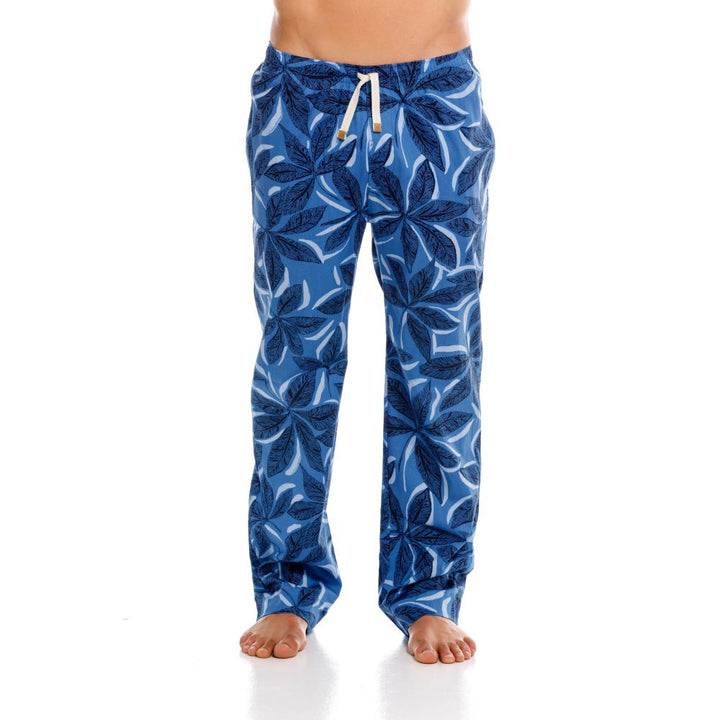 Mundo Unico men's blue floral cotton long boxer Céfiro lounge underwear – lifestyle view