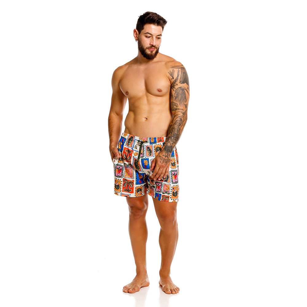 Mundo Unico Diversidad board shorts in beige – mid-length versatile swim shorts