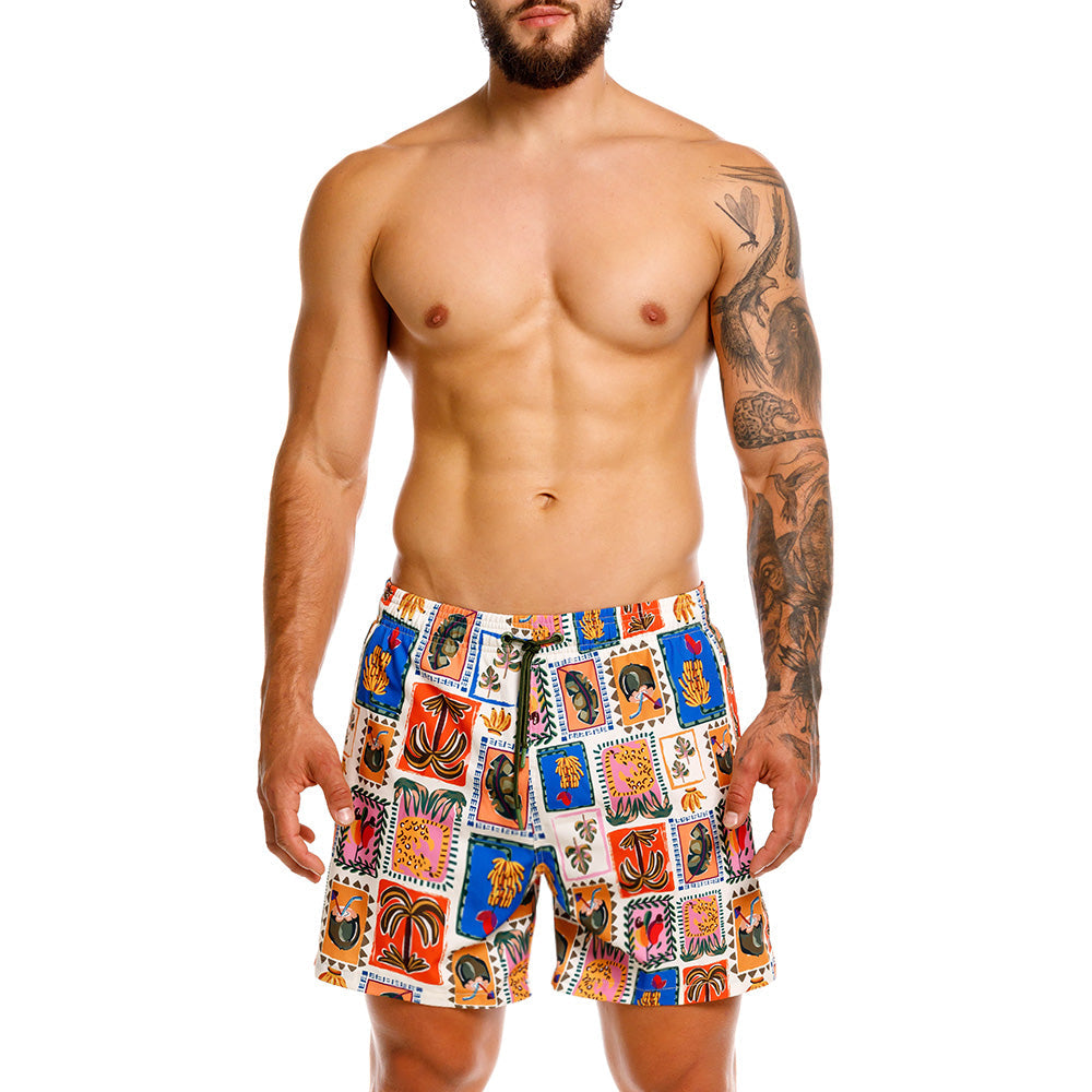 Mundo Unico Diversidad board shorts in beige – mid-length versatile swim shorts