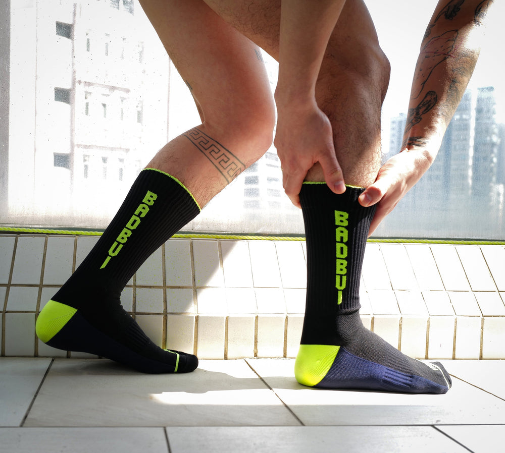 BADBUI Compression Sock in jet black navy neon yellow – men's athletic colorblock compression sock