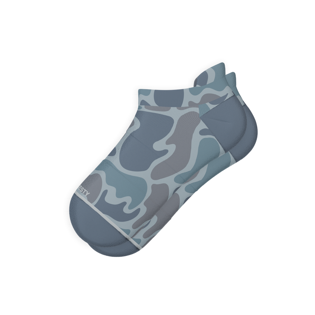 The Trail Runner | Tonal Grey Camo Heel Hammock™ Athletic Ankle Socks