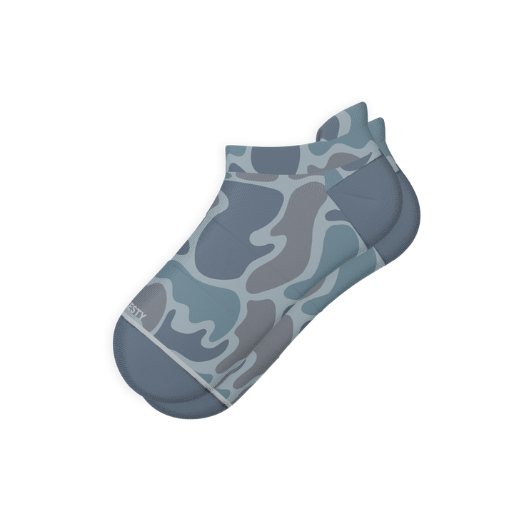 The Trail Runner | Tonal Grey Camo Heel Hammock™ Athletic Ankle Socks